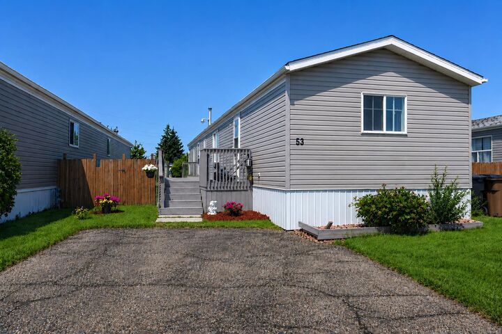 53 Maple Drive W — photo 1