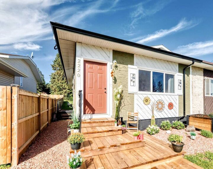 Property Photo:  2220 22 Avenue  AB T0M 0V0 