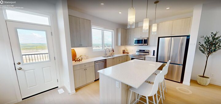 Property Photo:  271 Creekside Manor SW  AB T2X 4B9 