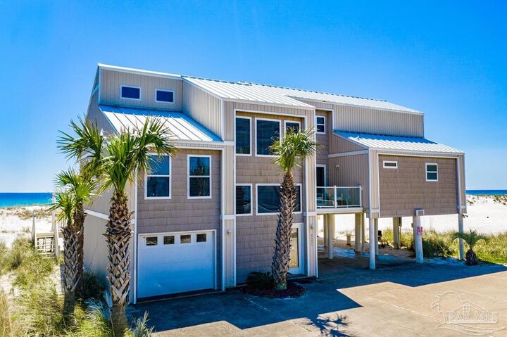 Property Photo:  100 Ariola Dr  FL 32561 