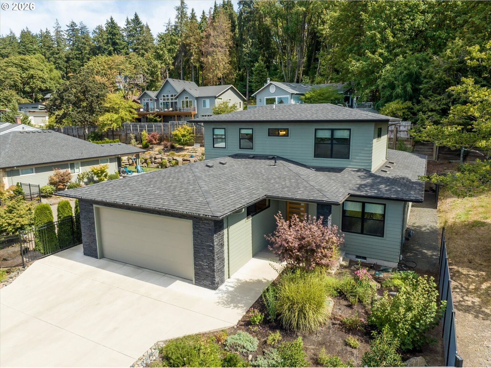 Property Photo: 1179 Hyde Park Pl OR 97401