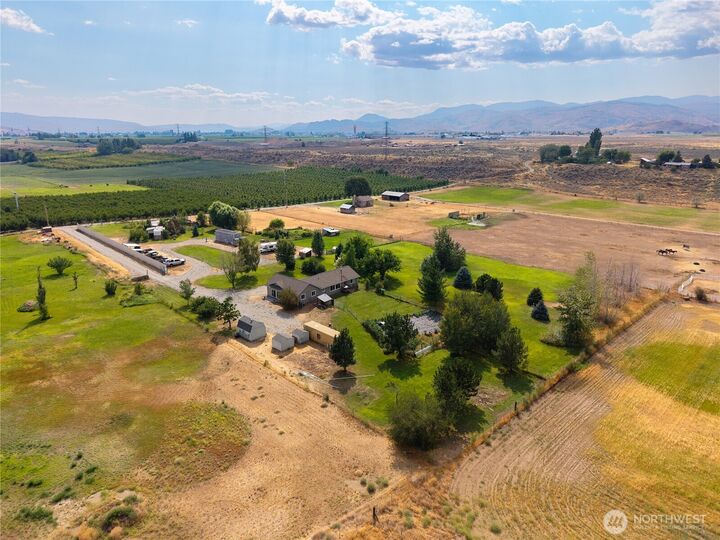 Property Photo:  6  Peacock Lane  WA 98841 