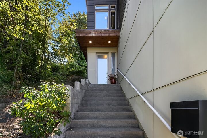 Property Photo:  4025  Burton Place W  WA 98199 