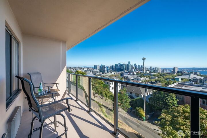 Property Photo:  100  Ward Street 303  WA 98109 