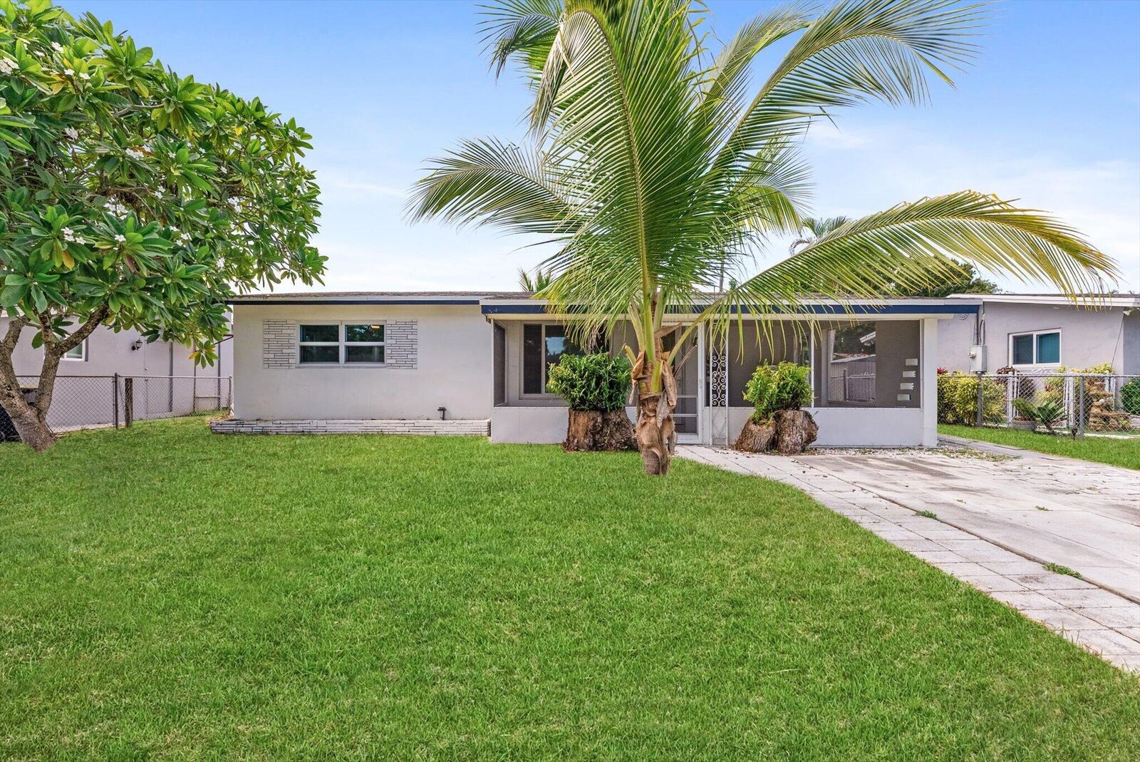 Property Photo:  4641 SW 25th Terrace  FL 33312 