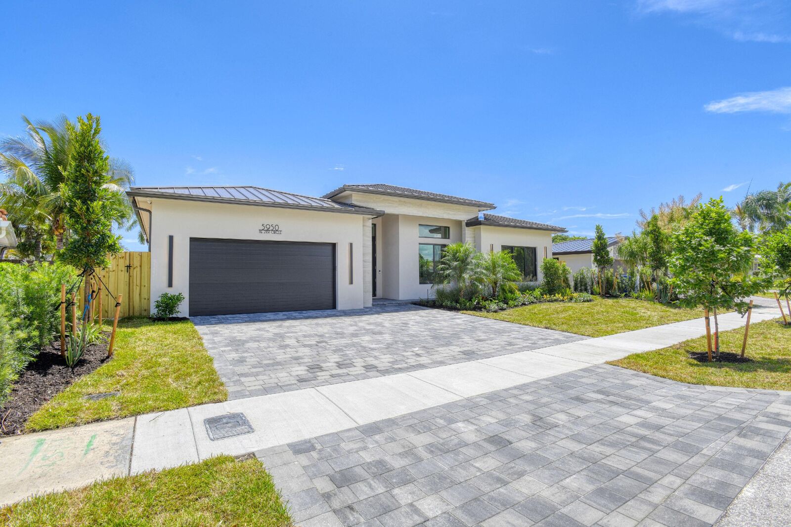 Property Photo: 5950 NE 21st Circle FL 33308
