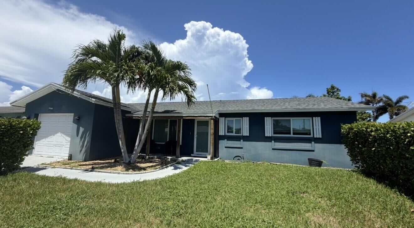 Property Photo: 1023 SW 25th Place FL 33426
