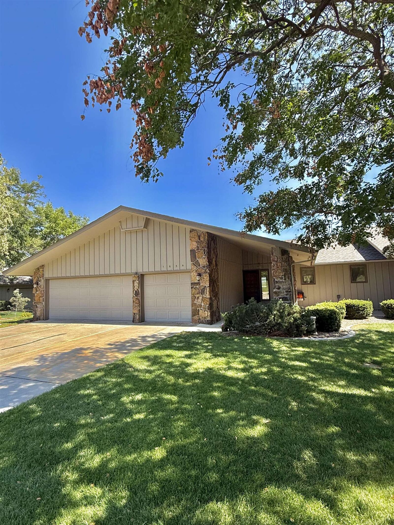 Property Photo: 1634 Kensington Blvd KS 67846-8373