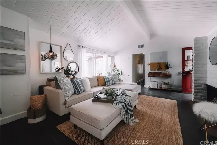 Property Photo:  332 Lugonia Street  CA 92663 