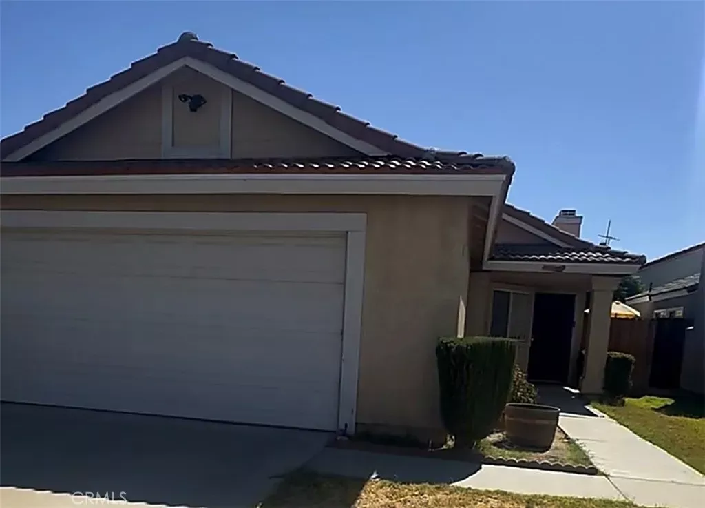 Property Photo:  1475 Almond  CA 92571 