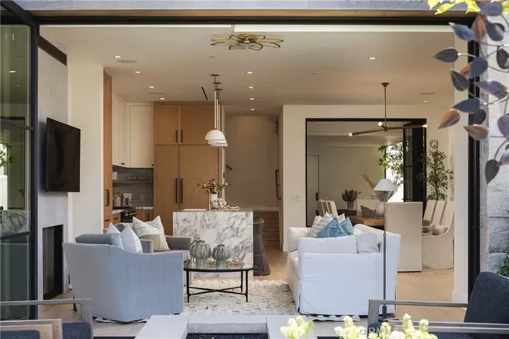 Property Photo:  506 Goldenrod Ave  CA 92625 