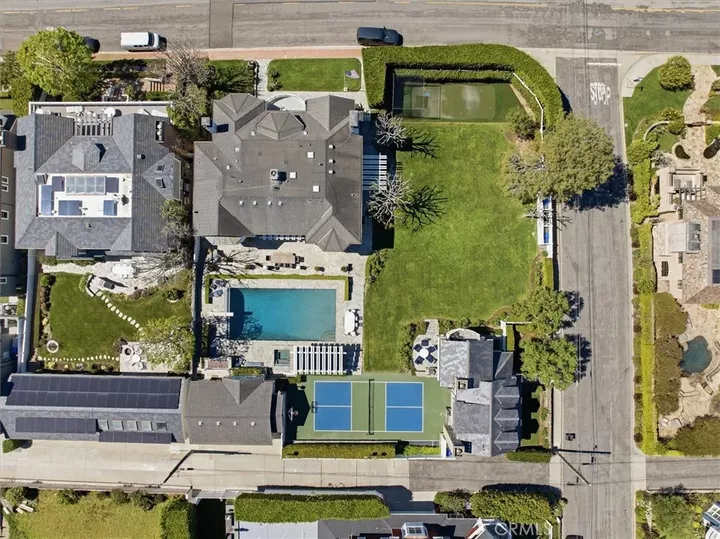 Property Photo:  814 Pacific Avenue  CA 90266 