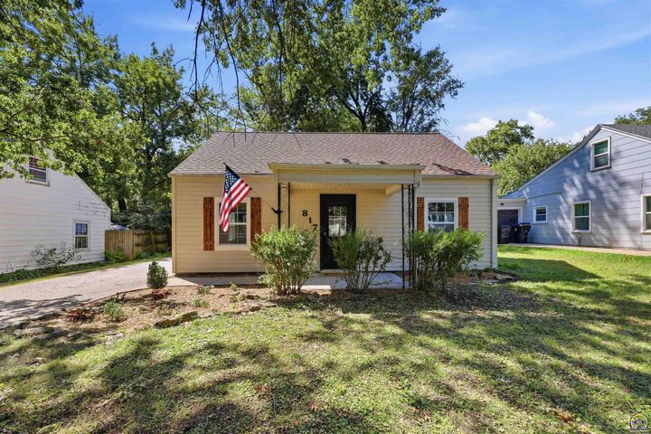 Property Photo: 817 SW Oakley Ave KS 66606
