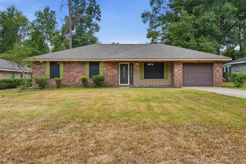 Property Photo:  809 Royal Oak Lane  LA 70634 