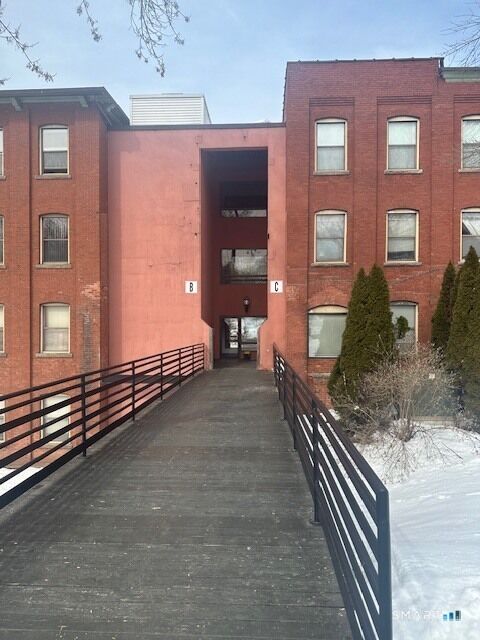 Property Photo:  222 Williams Street East 326  CT 06033 