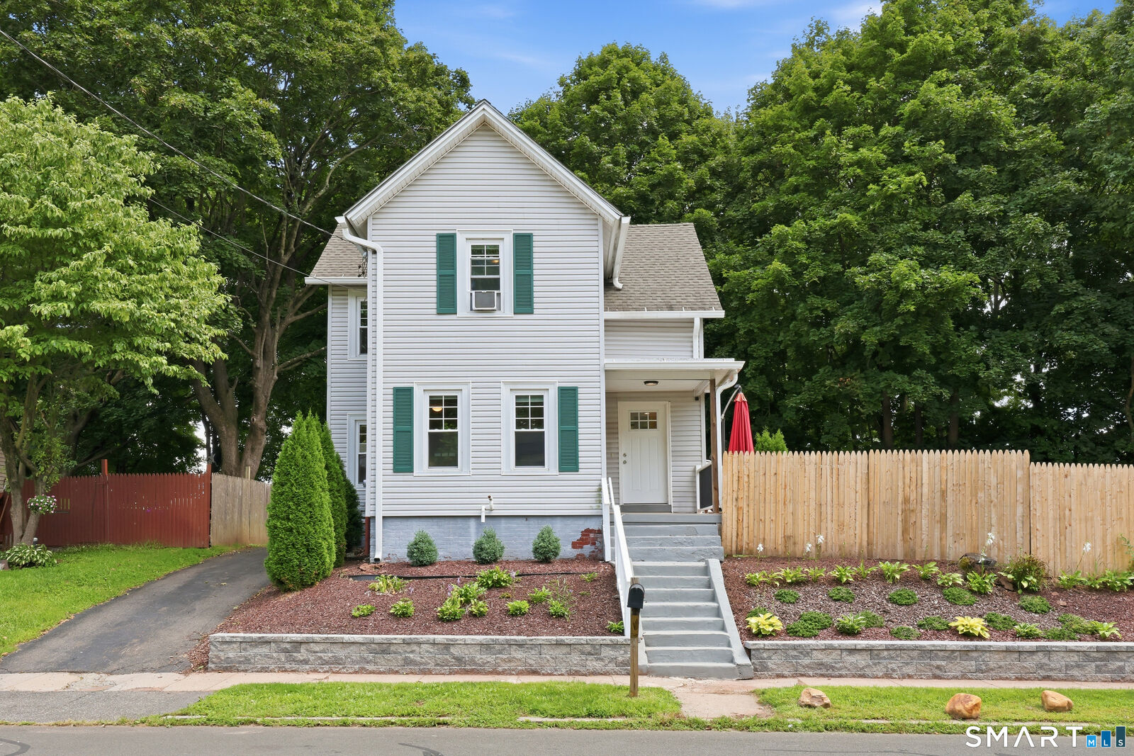 Property Photo:  47 Woodland Street  CT 06451 