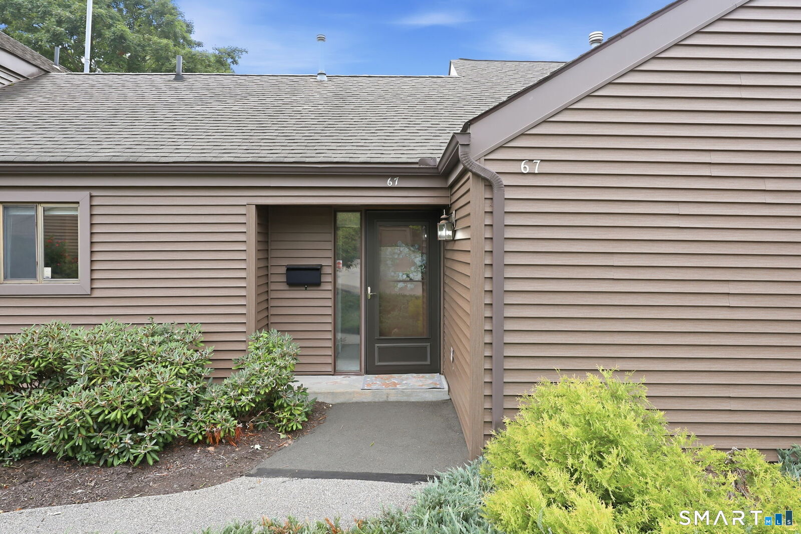 Property Photo: 67 Hollister Way North 67 CT 06033