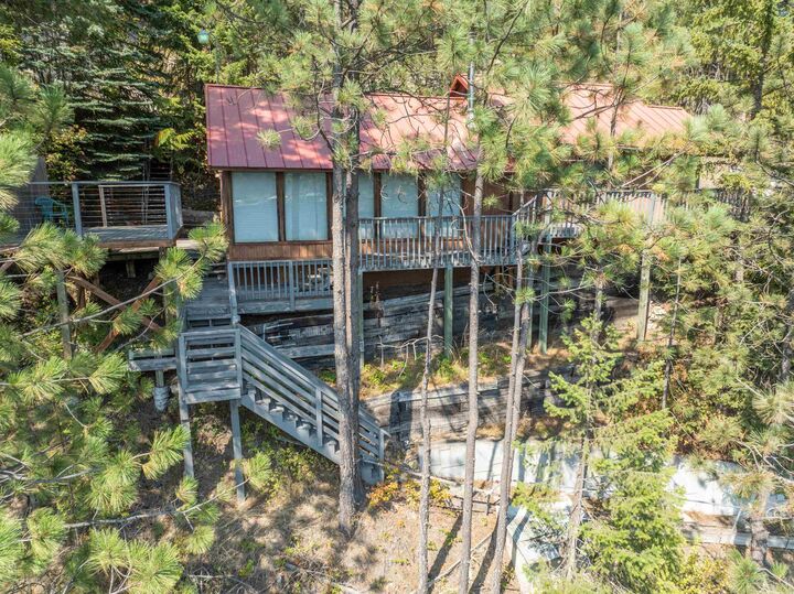 Property Photo:  4001 N Deer Lake Rd  WA 99148 