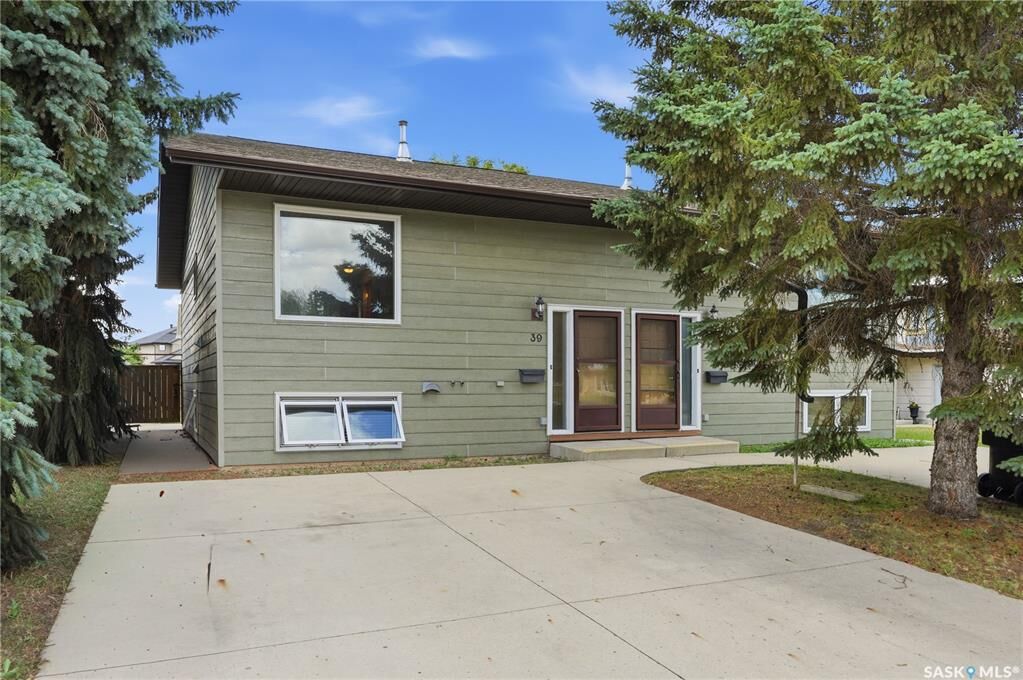 Property Photo:  39 Blackley Place  SK S7M 5B1 