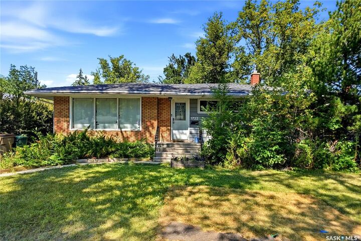 Property Photo:  1722 Macpherson Avenue  SK S4S 4C9 