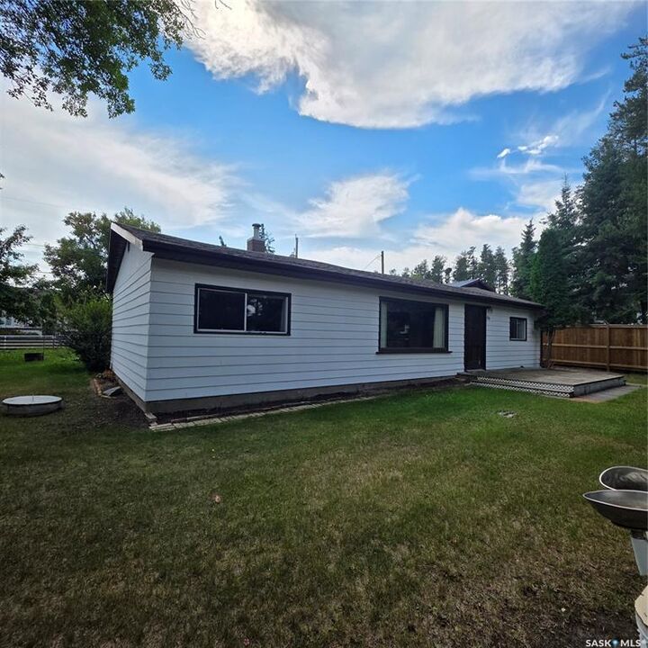 Property Photo:  274 Pine Street  SK S6V 5R8 