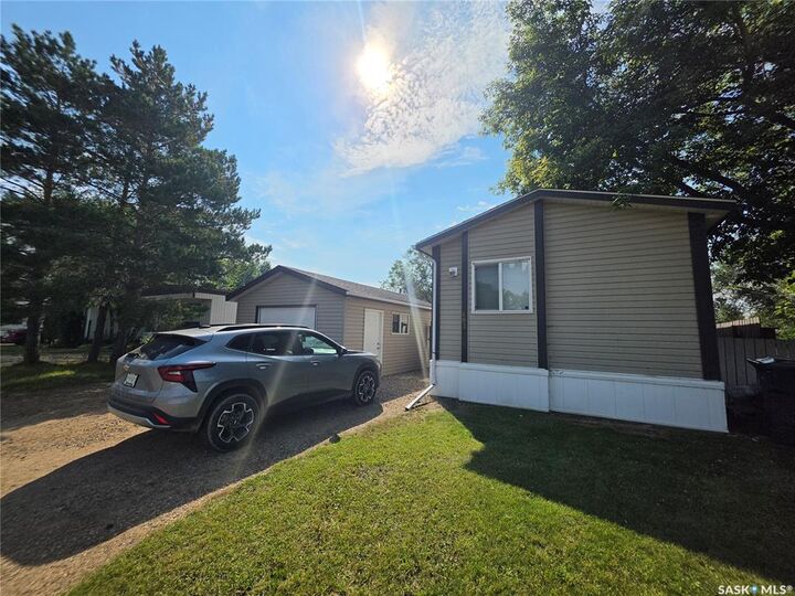 Property Photo: 481 34th Street SK S0M 0E0