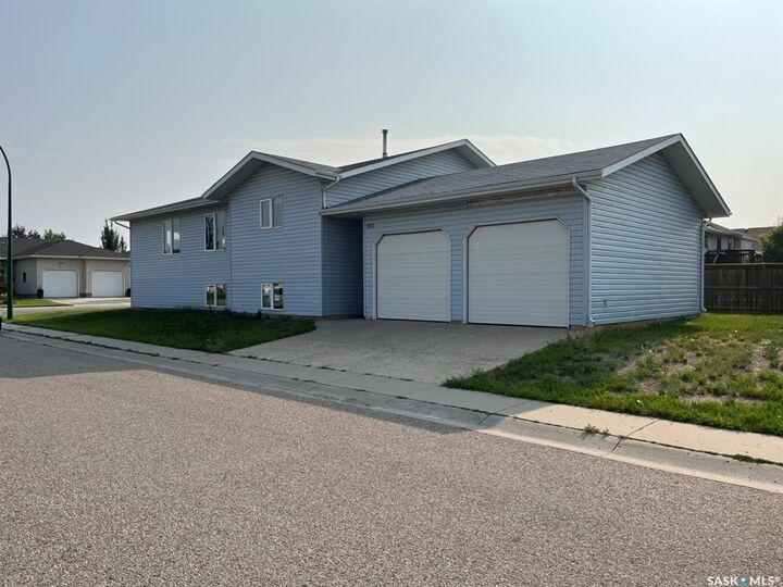 Property Photo: 851 Carr Terrace SK S7S 1L9
