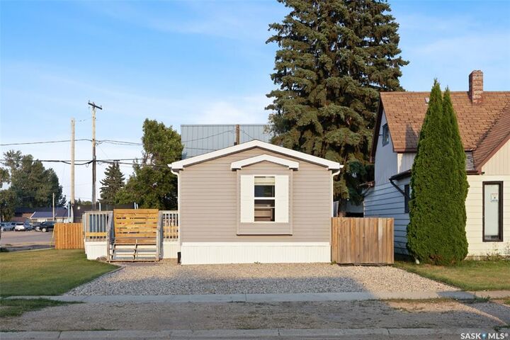 Property Photo:  294 Byron Street  SK S0G 4P0 