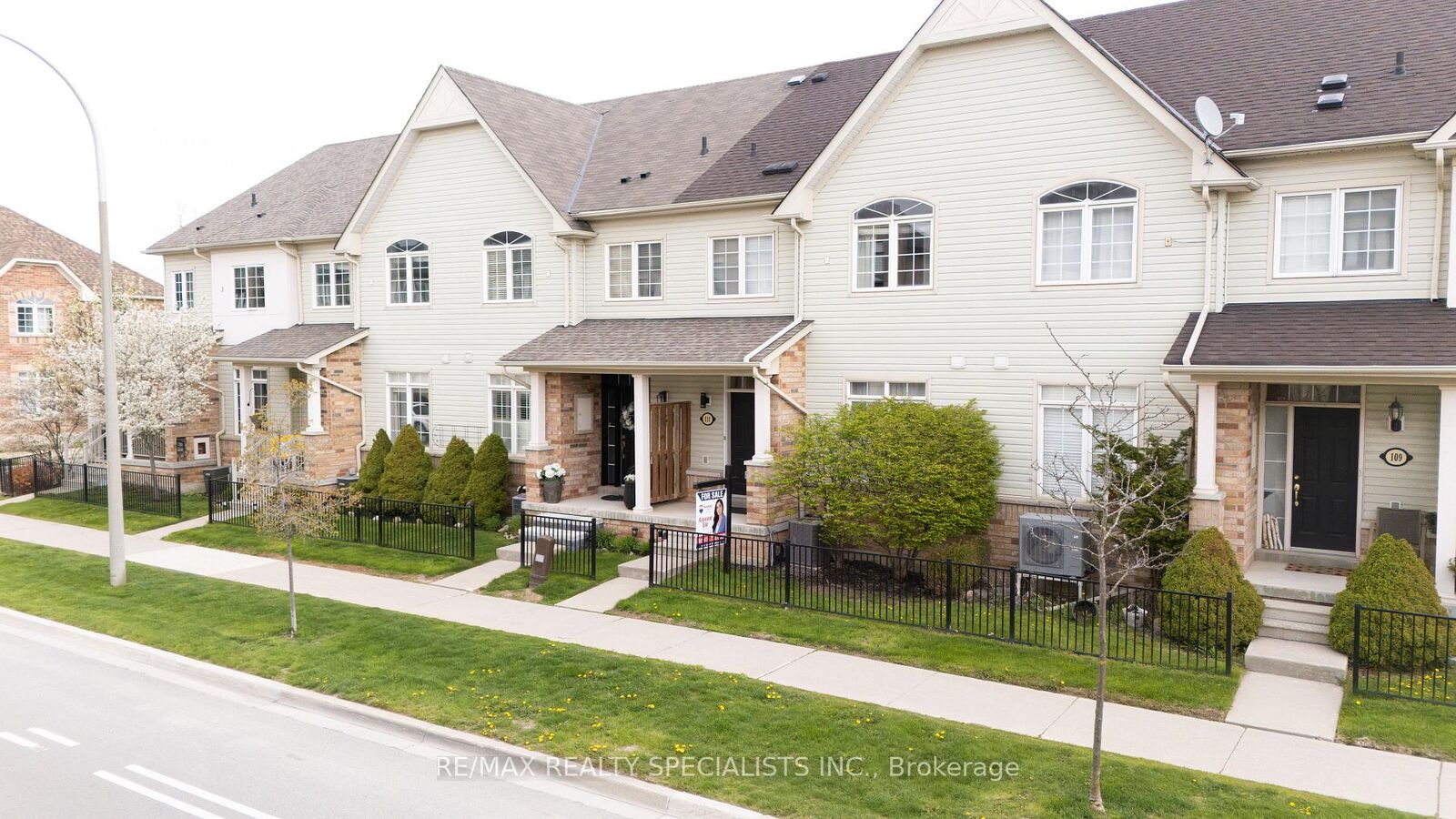 Property Photo: 111 Civic Centre Drive ON L1R 0C8