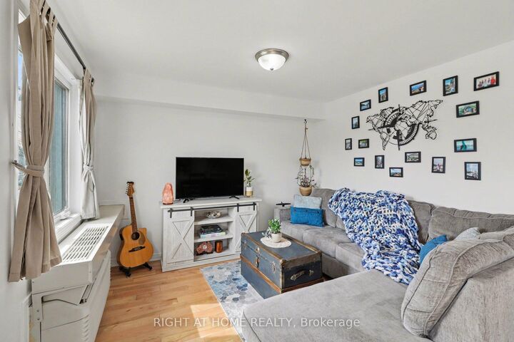 Property Photo:  646 Cummings Avenue 202  ON K1K 2K6 