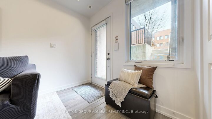 Property Photo:  867 Wilson Avenue 1B  ON M3K 0A4 