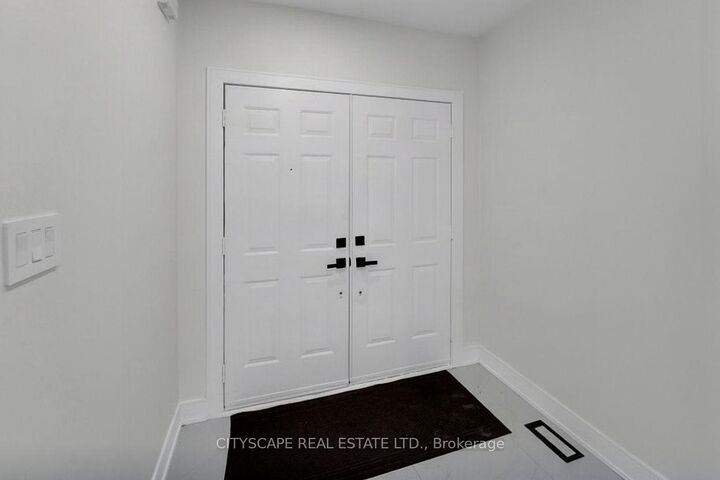 Property Photo:  17 Ferncastle Crescent  ON L7A 3P2 