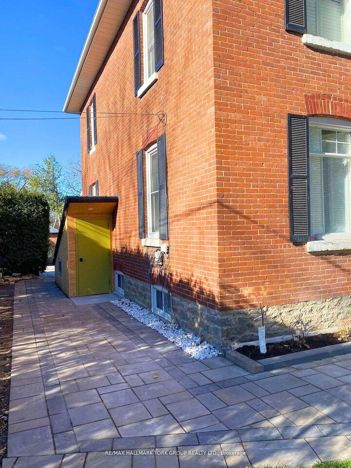 Property Photo:  420 Osborne Street Lower  ON L0K 1A0 