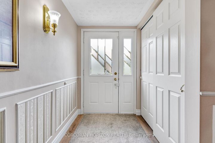 Property Photo: 8 Blue Spruce Court ON N2N 1L1