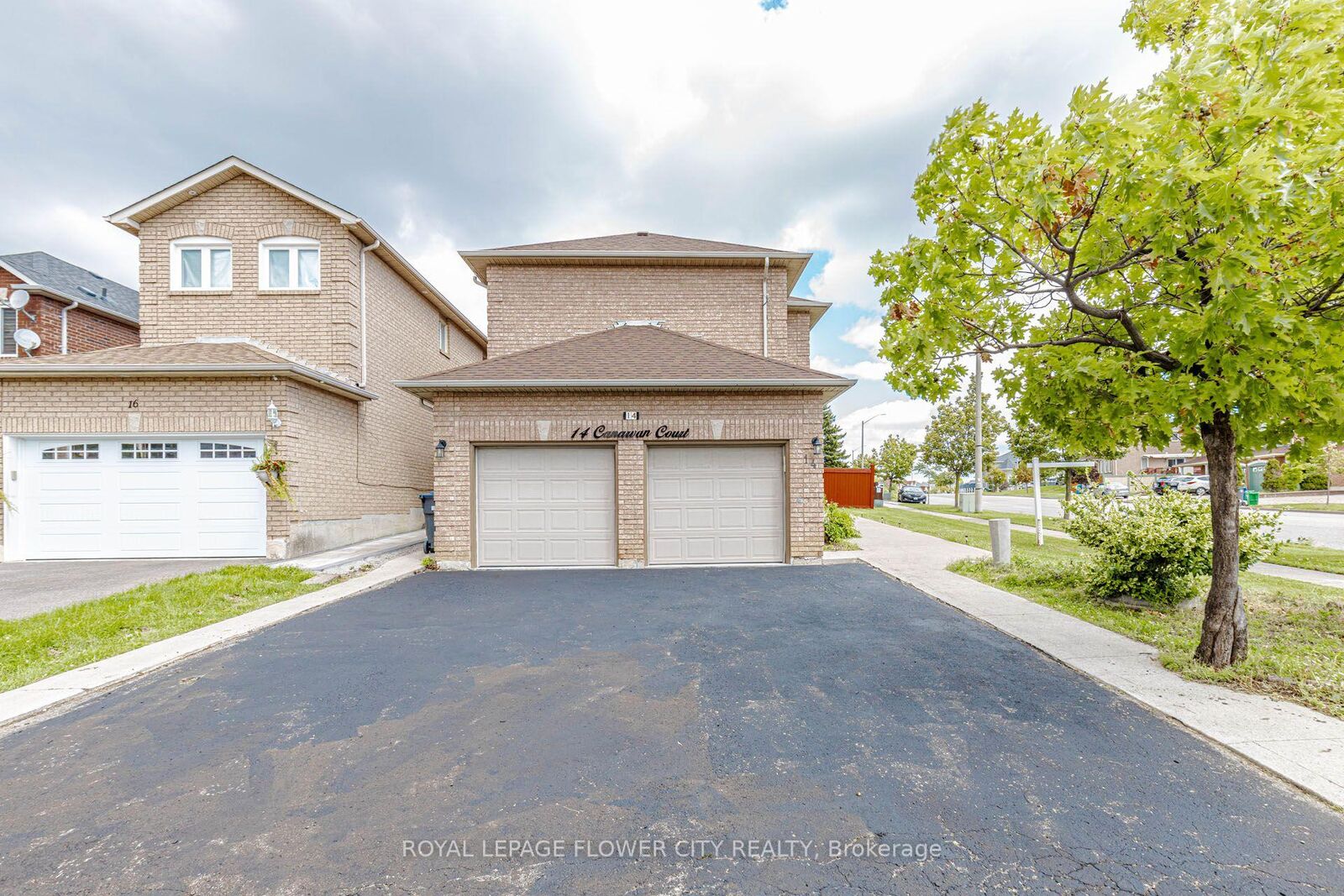 Property Photo: 14 Canarvan Court ON L6Y 4X5