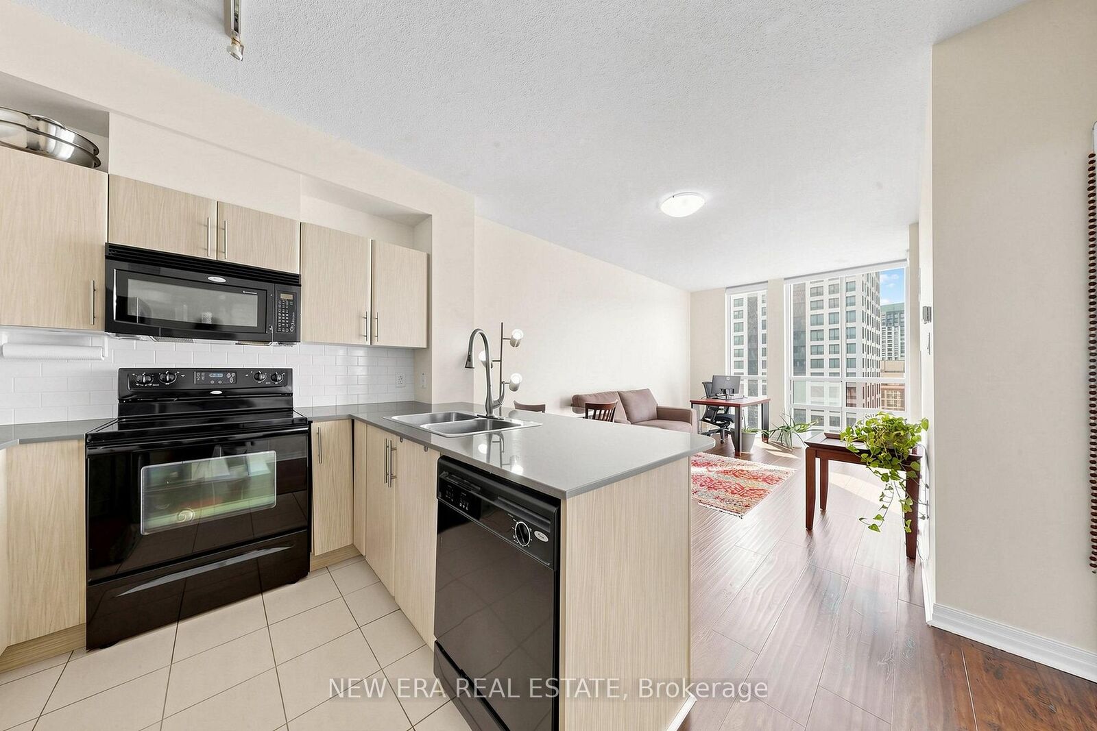 Property Photo:  3515 Kariya Drive 2810  ON L5B 0C1 