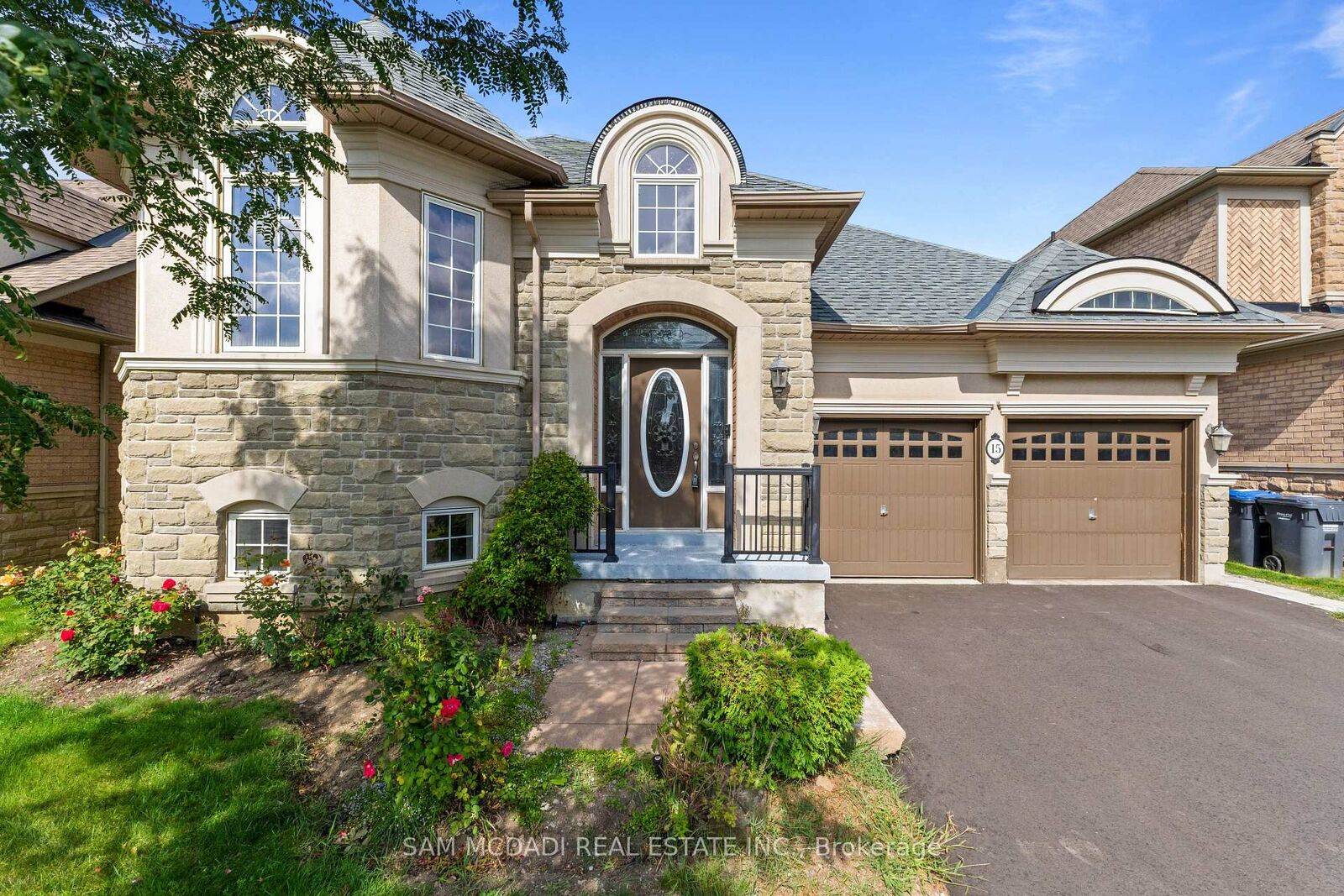 Property Photo:  15 Eaglesprings Crescent  ON L6P 2V8 