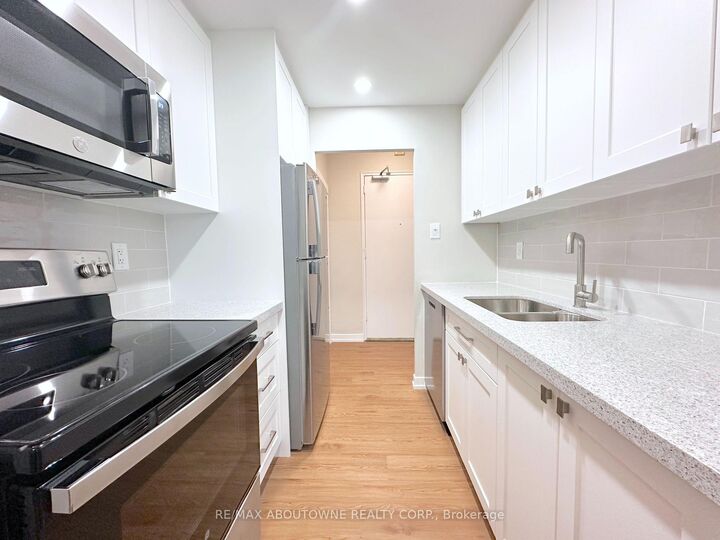 Property Photo:  300 St Clair Avenue W 506  ON M4V 1S4 