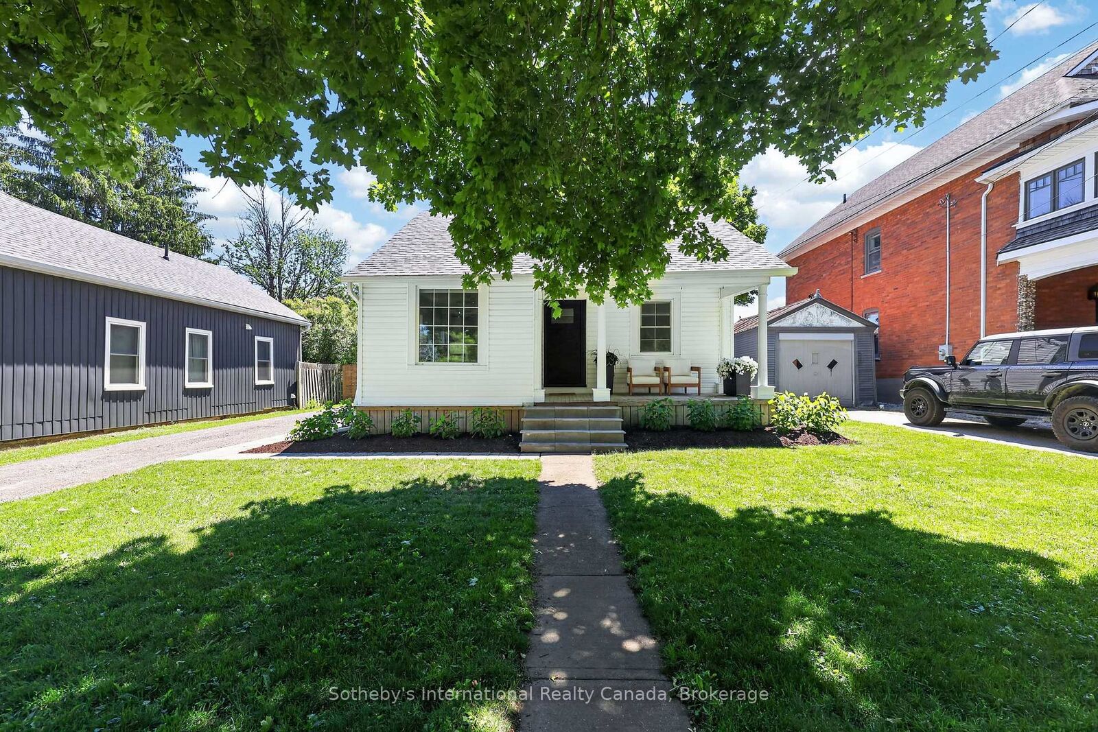 Property Photo:  131 Bruce Street S  ON N0H 2P0 