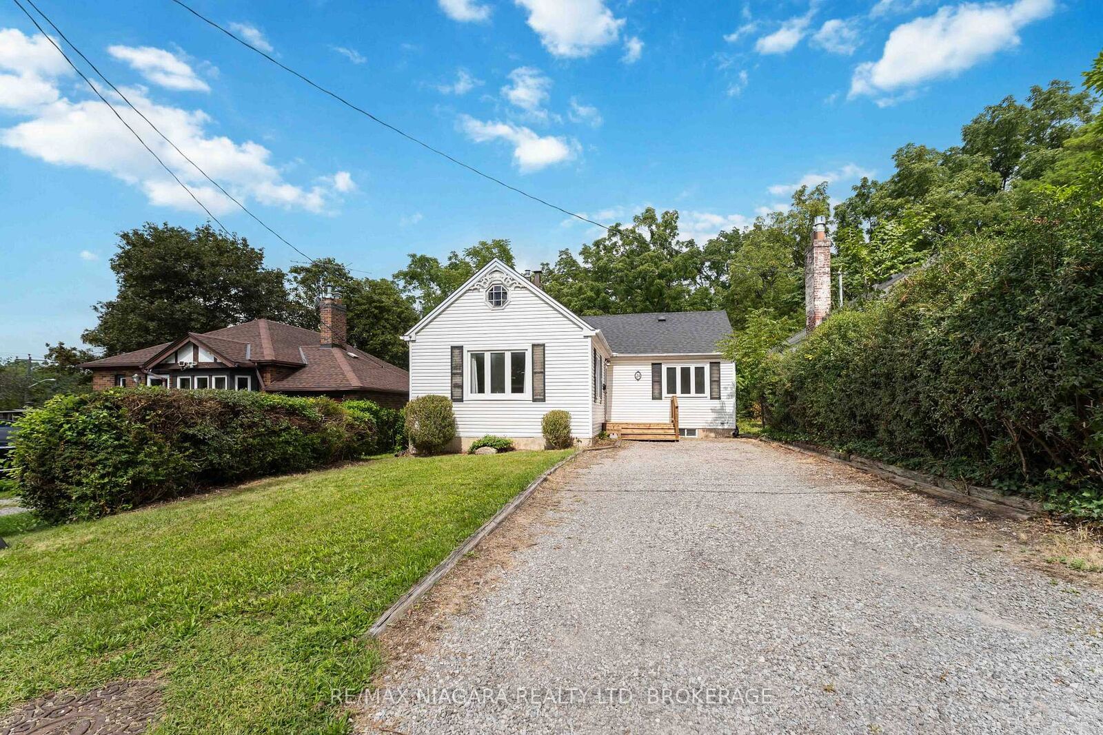 Photo de la propriété: 24 Welland Vale Road ON L2R 2L6