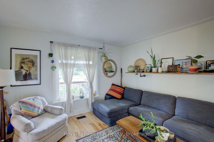 Property Photo:  581 St Andrew Street W  ON N1M 1P4 