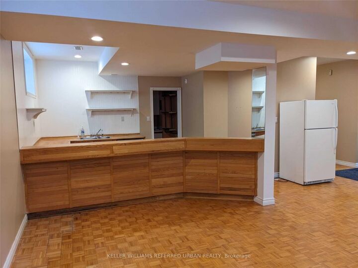 Property Photo: 132 Old Surrey Lane Lower ON L4C 8S6