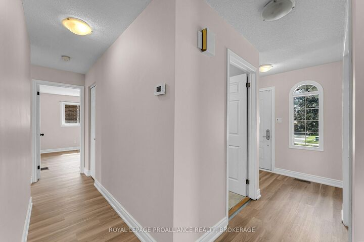 Property Photo: 542 Davis Drive ON K7M 8J6