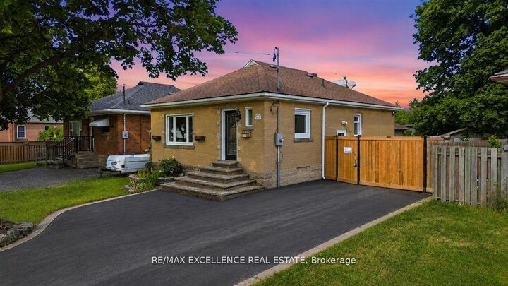 Property Photo: 627 Upper Sherman Avenue ON L8V 3M4