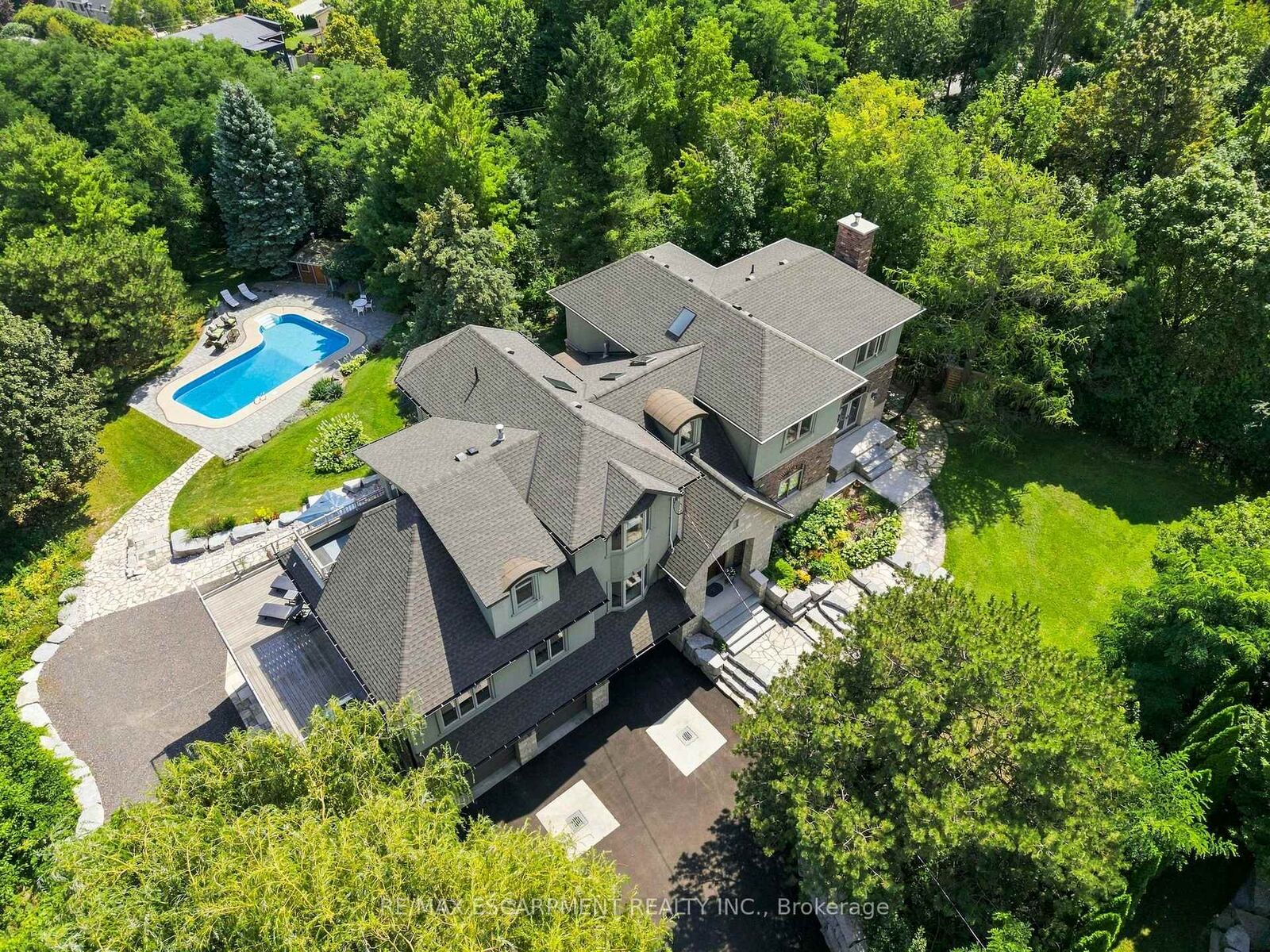 Property Photo: 1296 Dundas Street ON L7R 3X4