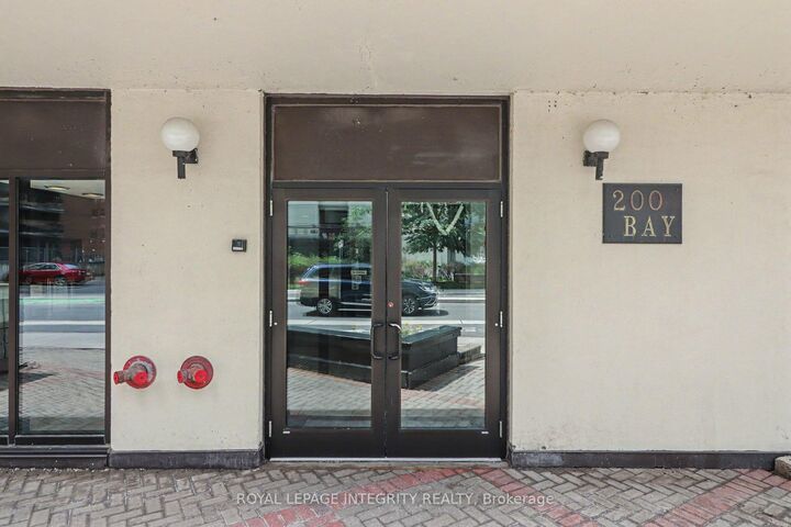 Property Photo: 200 Bay Street S 102 ON K1R 7W8