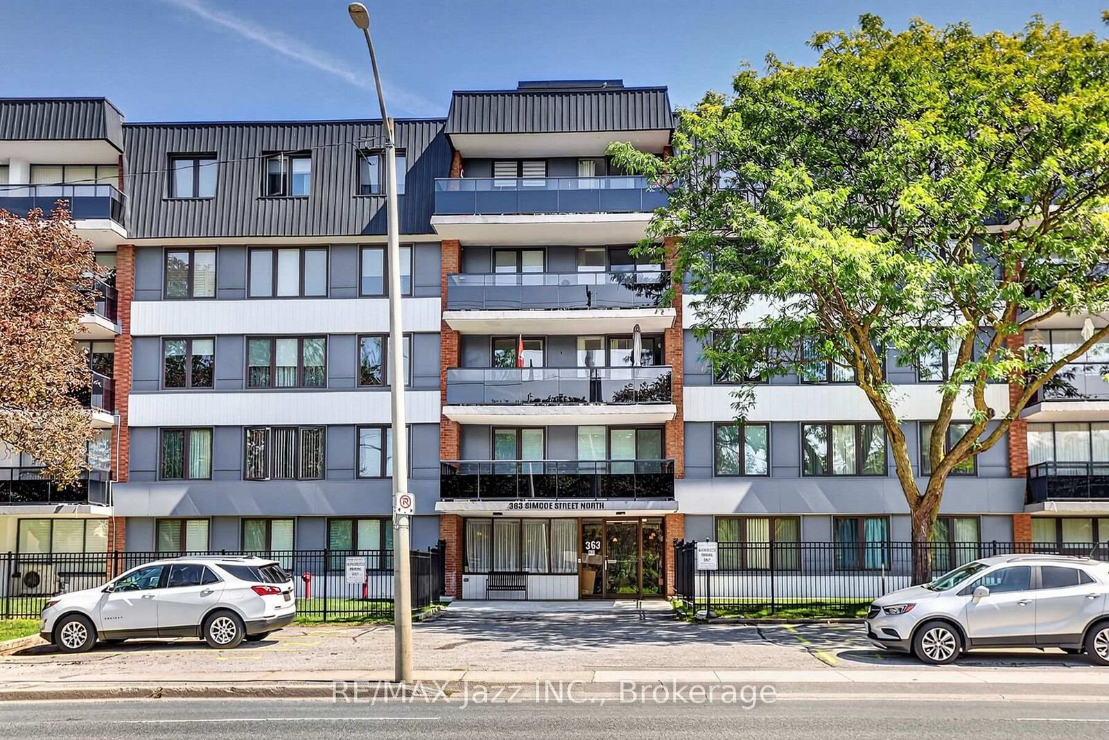 Property Photo: 363 Simcoe Street N 401 ON L1G 4T2
