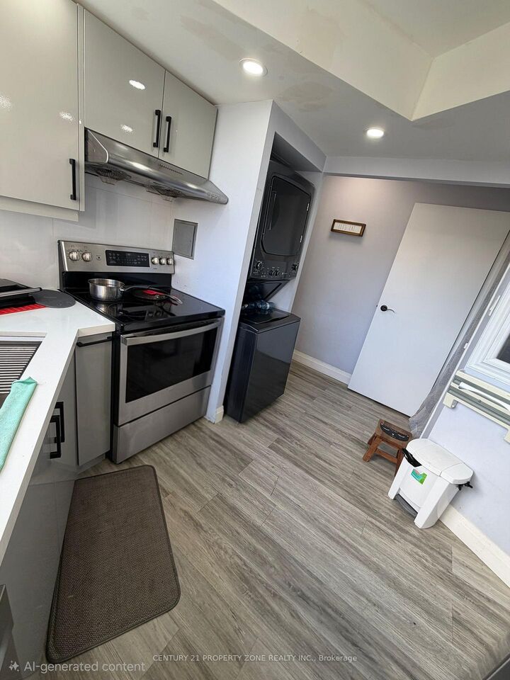 Property Photo:  3700 Kaneff Crescent 1501  ON L5A 4B8 