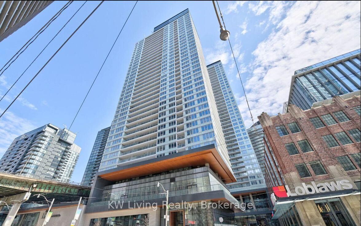 Property Photo:  19 Bathurst Street 3706  ON M5V 0N2 