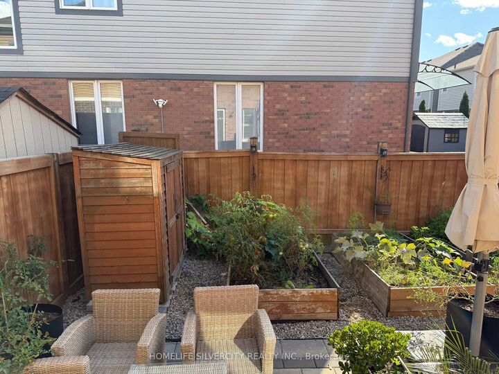Property Photo:  176 Robert Parkinson Drive  ON L7A 4G8 